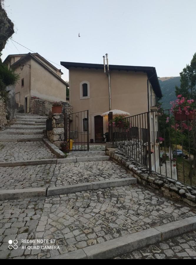 Casa Vacanze Al Castello Вилета Бареа Екстериор снимка